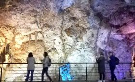 Spaniaboligen besøker Canelobre-hulene i Alicante.